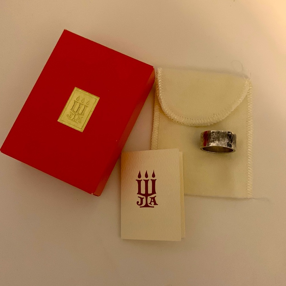 James Avery Jewelry Womens Silver “Amore Ring”